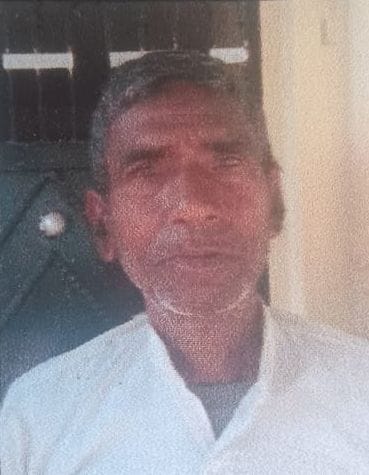 फोटो-17- इमरजेंसी वार्ड के बाहर मौजूद मृतक नत्थू लाल के परिजन। संवाद फोटो-17- इमरजेंसी वार्ड के बाहर मौजूद मृतक नत्थू लाल के परिजन। संवाद