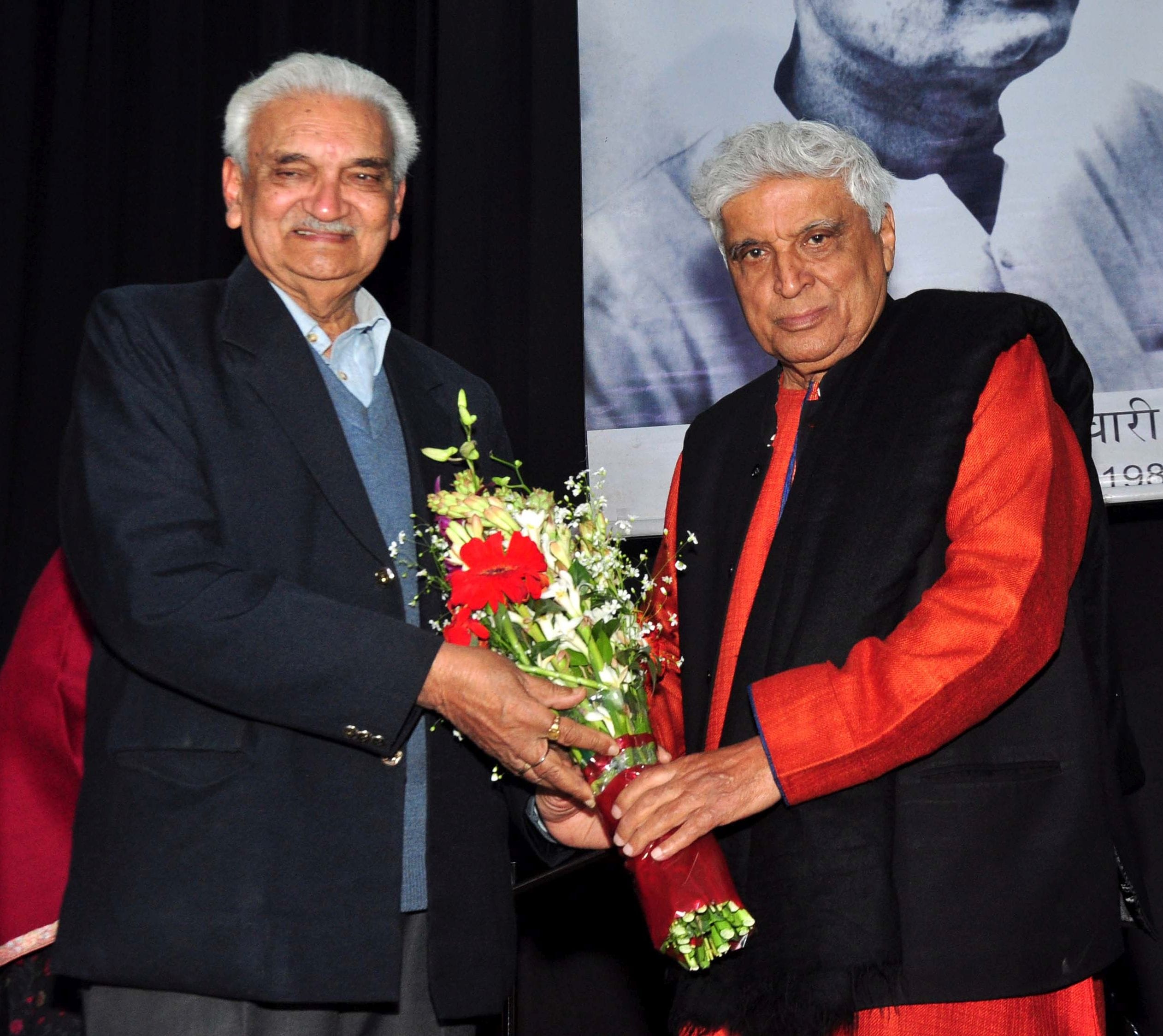  गोमतीनगर स्थित उत्तर प्रदेश उर्दू अकादमी के सभागार में जावेद अख्तर के साथ परिचर्चा का आयोजन हु