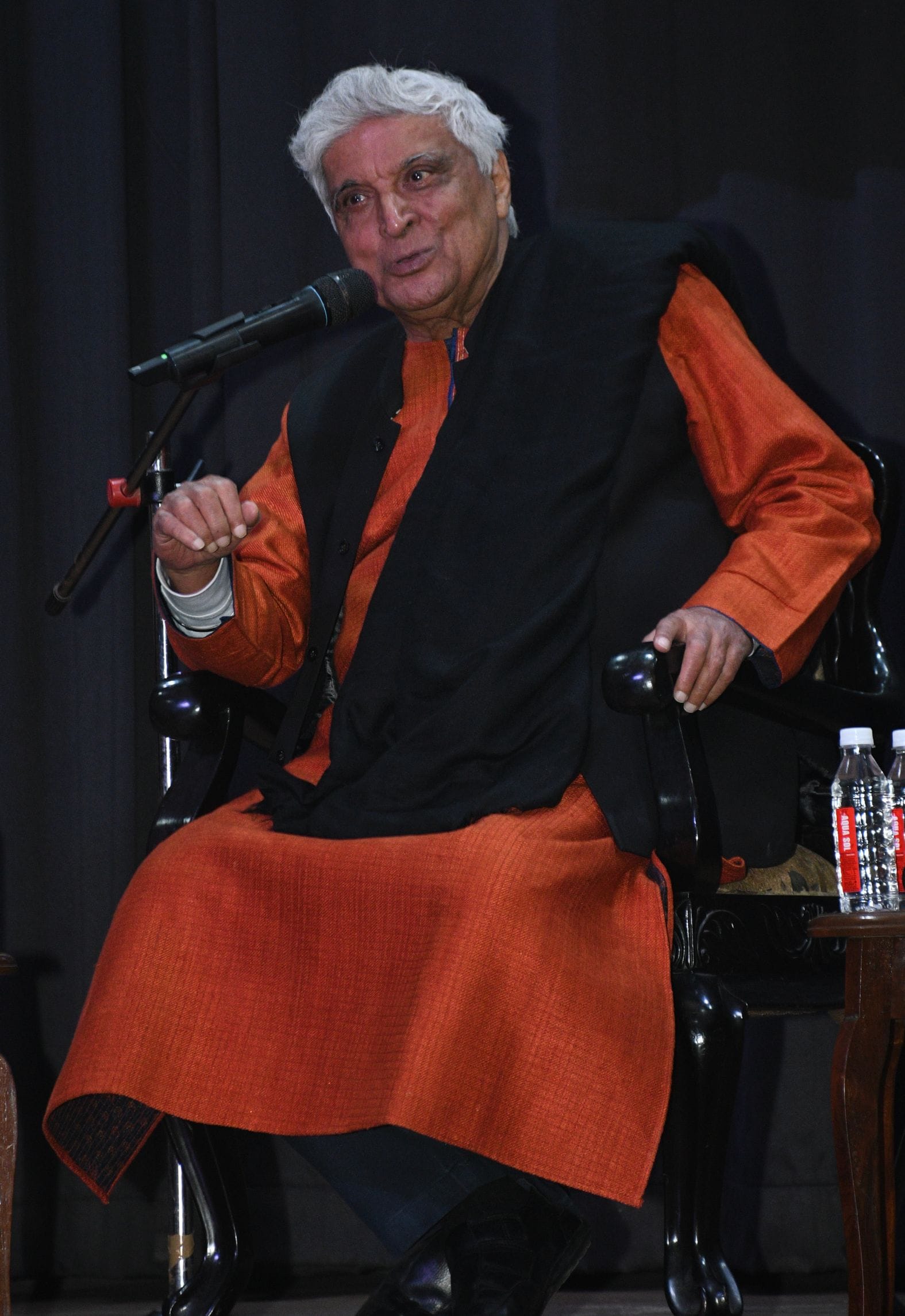  गोमतीनगर स्थित उत्तर प्रदेश उर्दू अकादमी के सभागार में जावेद अख्तर के साथ परिचर्चा का आयोजन हु