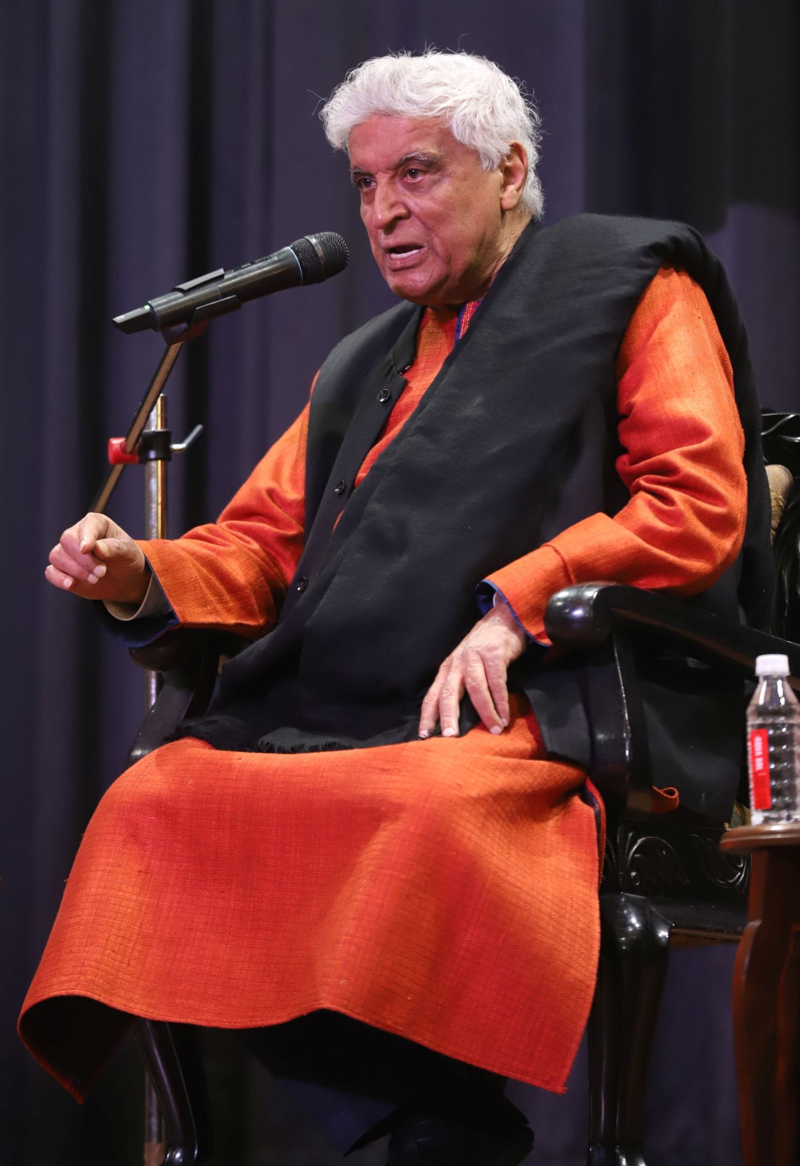  गोमतीनगर स्थित उत्तर प्रदेश उर्दू अकादमी के सभागार में जावेद अख्तर के साथ परिचर्चा का आयोजन हु