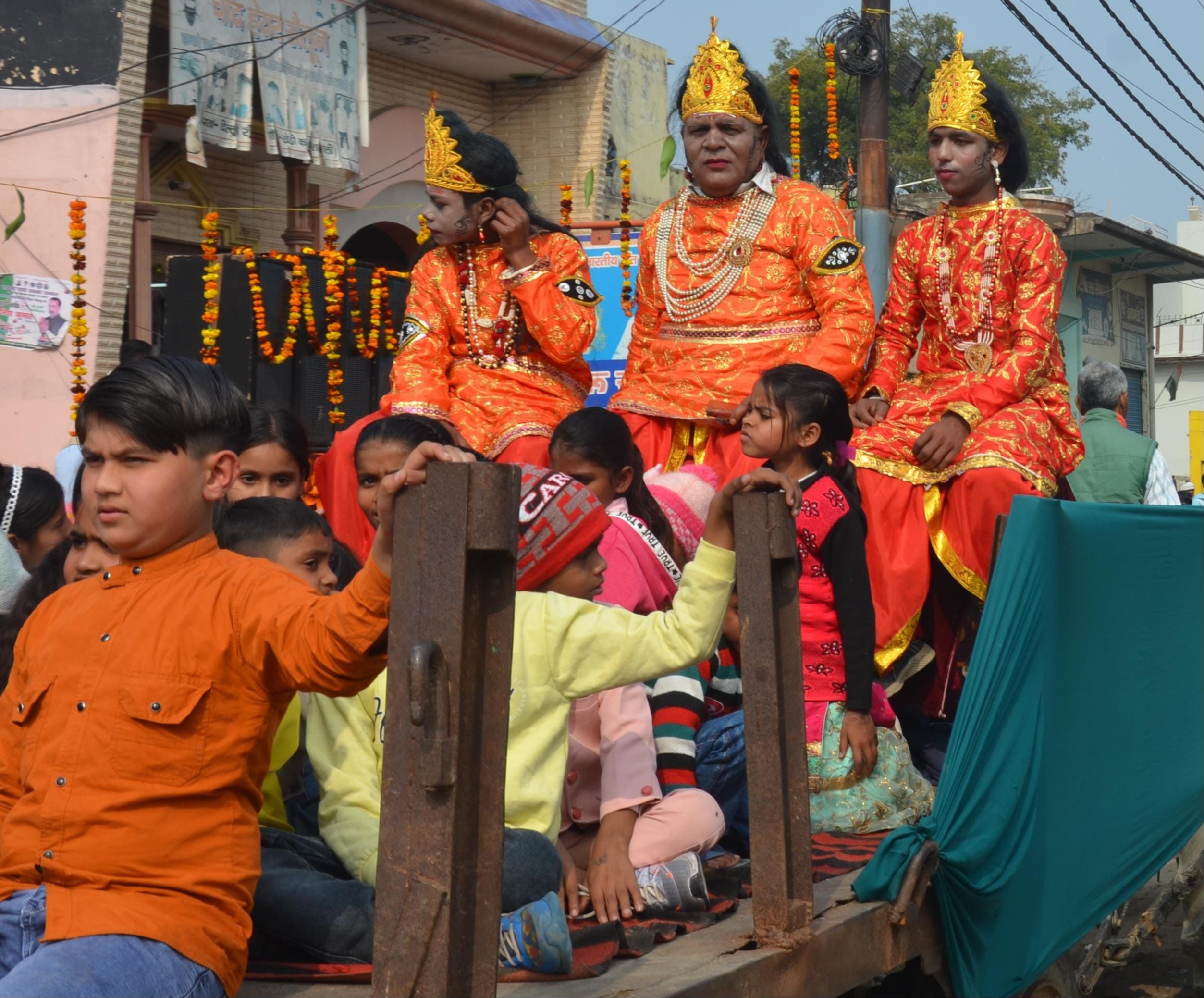 गांव हथछोया में श्री संत शिरोमणि रविदास महाराज आश्रम पर करते हवन पूजन श्रद्धालु । संवाद गांव हथछोया में श्री संत शिरोमणि रविदास महाराज आश्रम पर करते हवन पूजन श्रद्धालु । संवाद