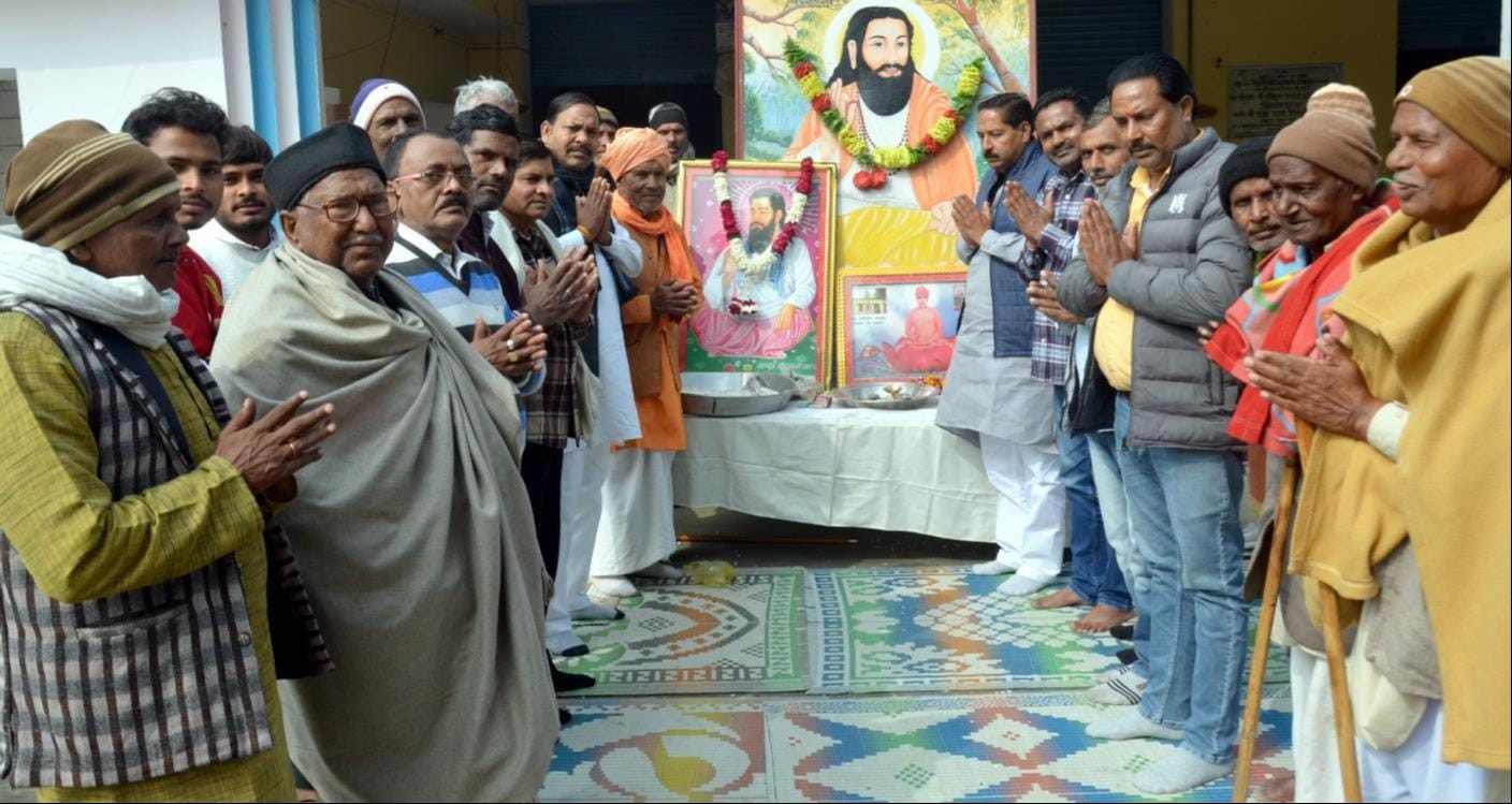 गांव हथछोया में श्री संत शिरोमणि रविदास महाराज आश्रम पर करते हवन पूजन श्रद्धालु । संवाद गांव हथछोया में श्री संत शिरोमणि रविदास महाराज आश्रम पर करते हवन पूजन श्रद्धालु । संवाद