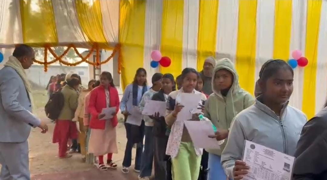 इंटर परीक्षा में अनोखा अंदाज में स्वागत