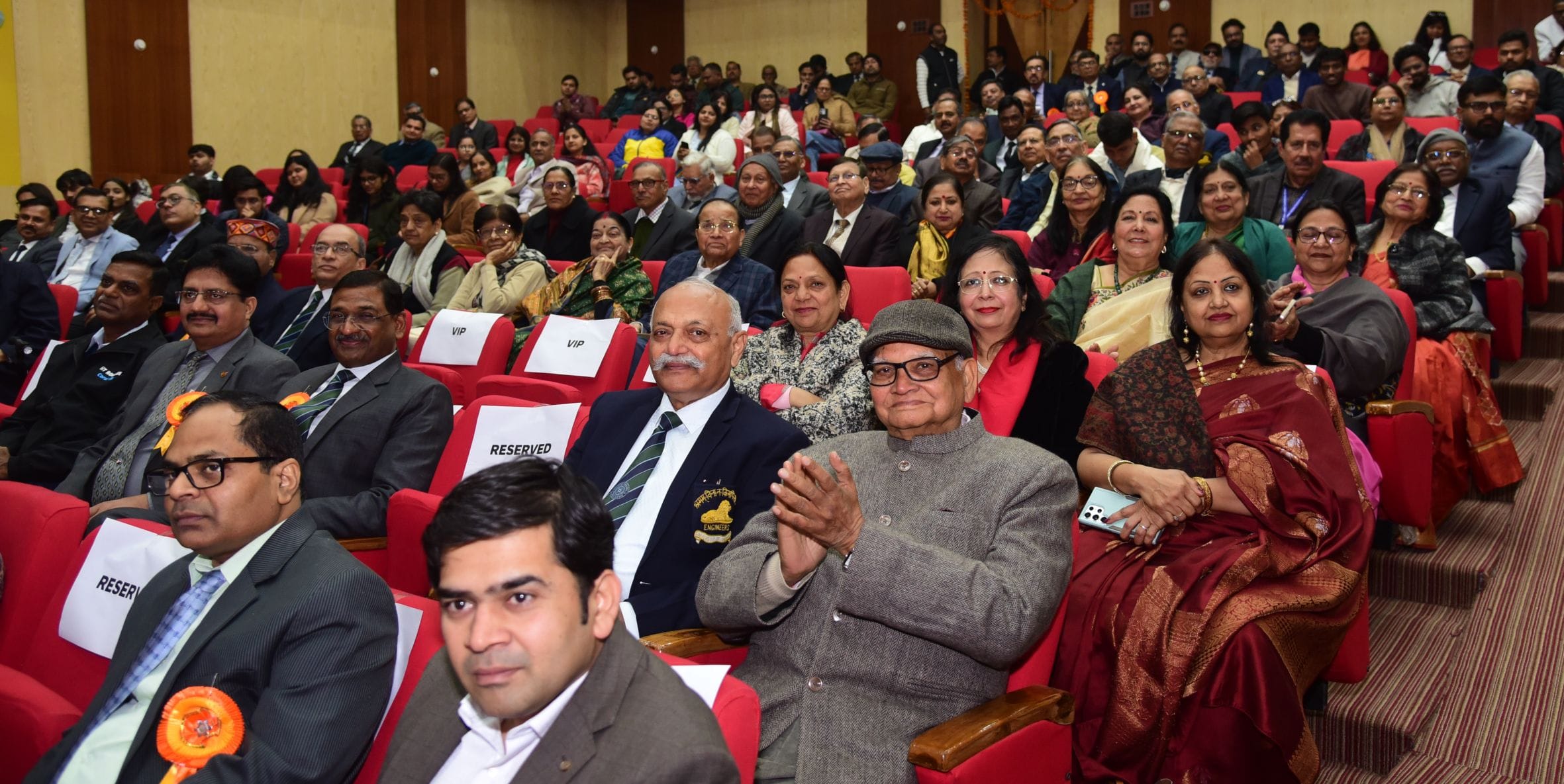 जनभवन मार्ग स्थित विश्वेश्वरैया सभागार में आयोजित आईआईटी रुड़की एल्युमिनाई एसोसिएशन के लखनऊ चैप जनभवन मार्ग स्थित विश्वेश्वरैया सभागार में आयोजित आईआईटी रुड़की एल्युमिनाई एसोसिएशन के लखनऊ चैप