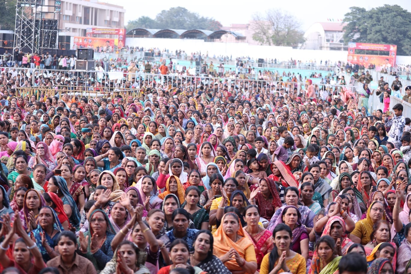 आयोजन में उपस्थित जनसमुदाय 