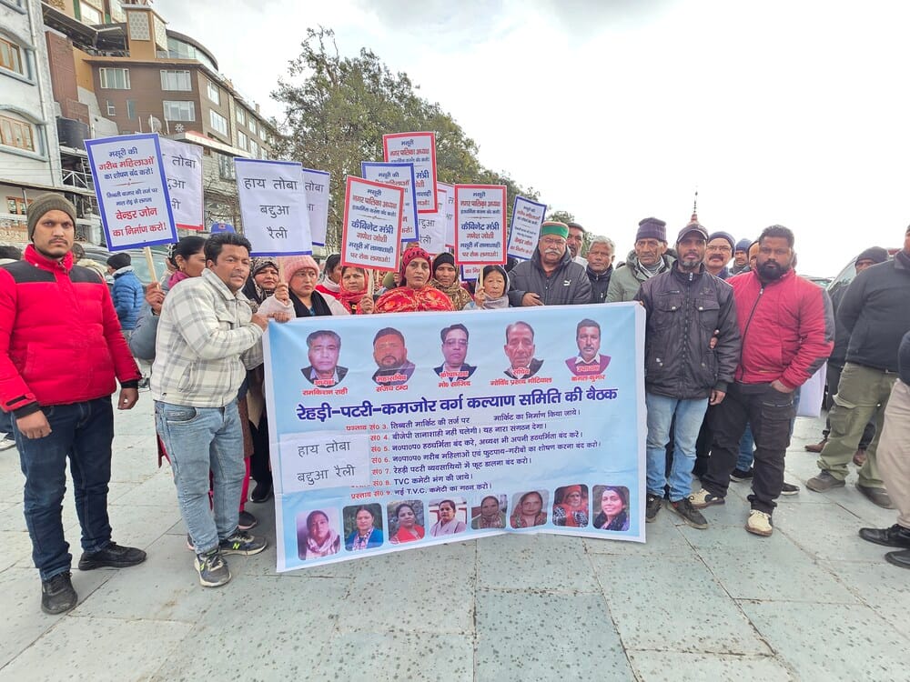 मसूरी में पटरी व्यापारियों ने निकाली रैली, पटरी व्यापारियों के समर्थन में कांग्रेस नेता डाँ हरक मसूरी में पटरी व्यापारियों ने निकाली रैली, पटरी व्यापारियों के समर्थन में कांग्रेस नेता डाँ हरक