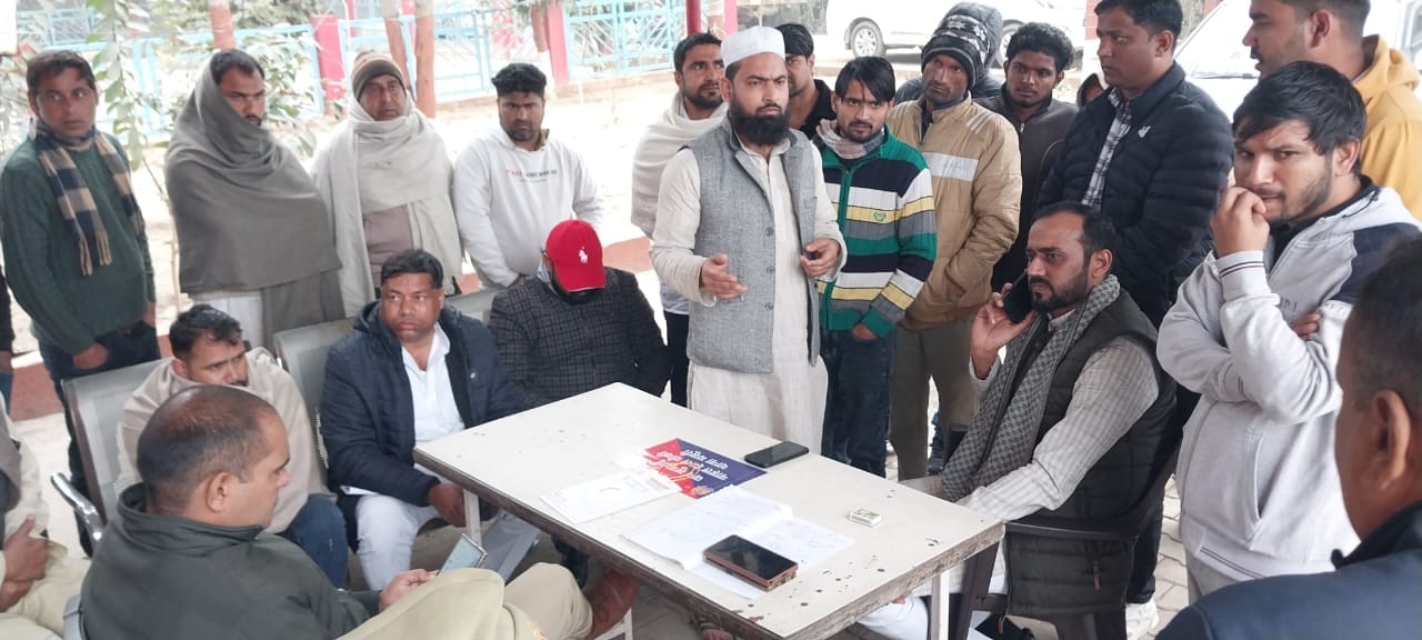 नहाल चौकी पहुंचे मतदाता व समाजवादी पार्टी के पदाधिकारी। संवाद नहाल चौकी पहुंचे मतदाता व समाजवादी पार्टी के पदाधिकारी। संवाद