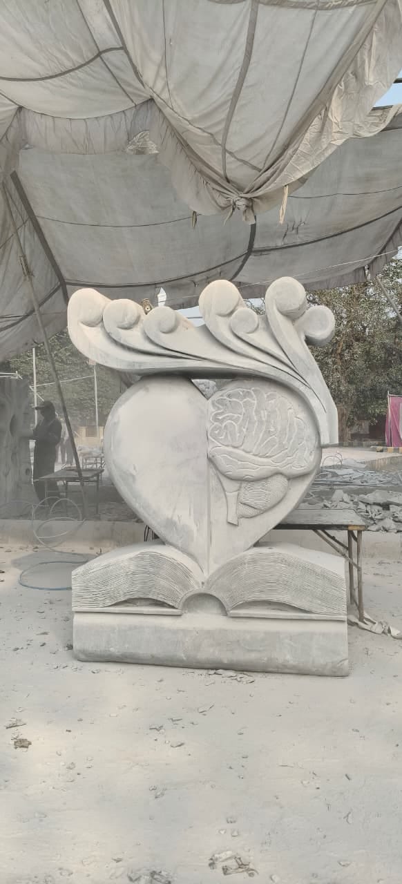 पिहोवा। मूर्ति तैयार करता मूर्तिकार। स्वयं पिहोवा। मूर्ति तैयार करता मूर्तिकार। स्वयं