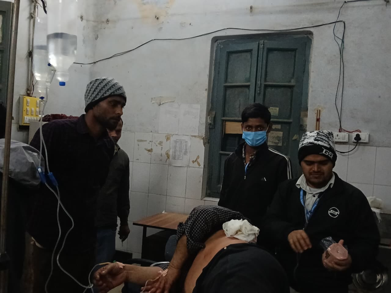 पूर्णिया GMCH में इलाज कराने पहुंचे परिजन पूर्णिया GMCH में इलाज कराने पहुंचे परिजन