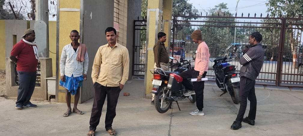 पूर्णिया GMCH में पोस्टमार्टम कराने पहुंचे परिजन और पुलिस
