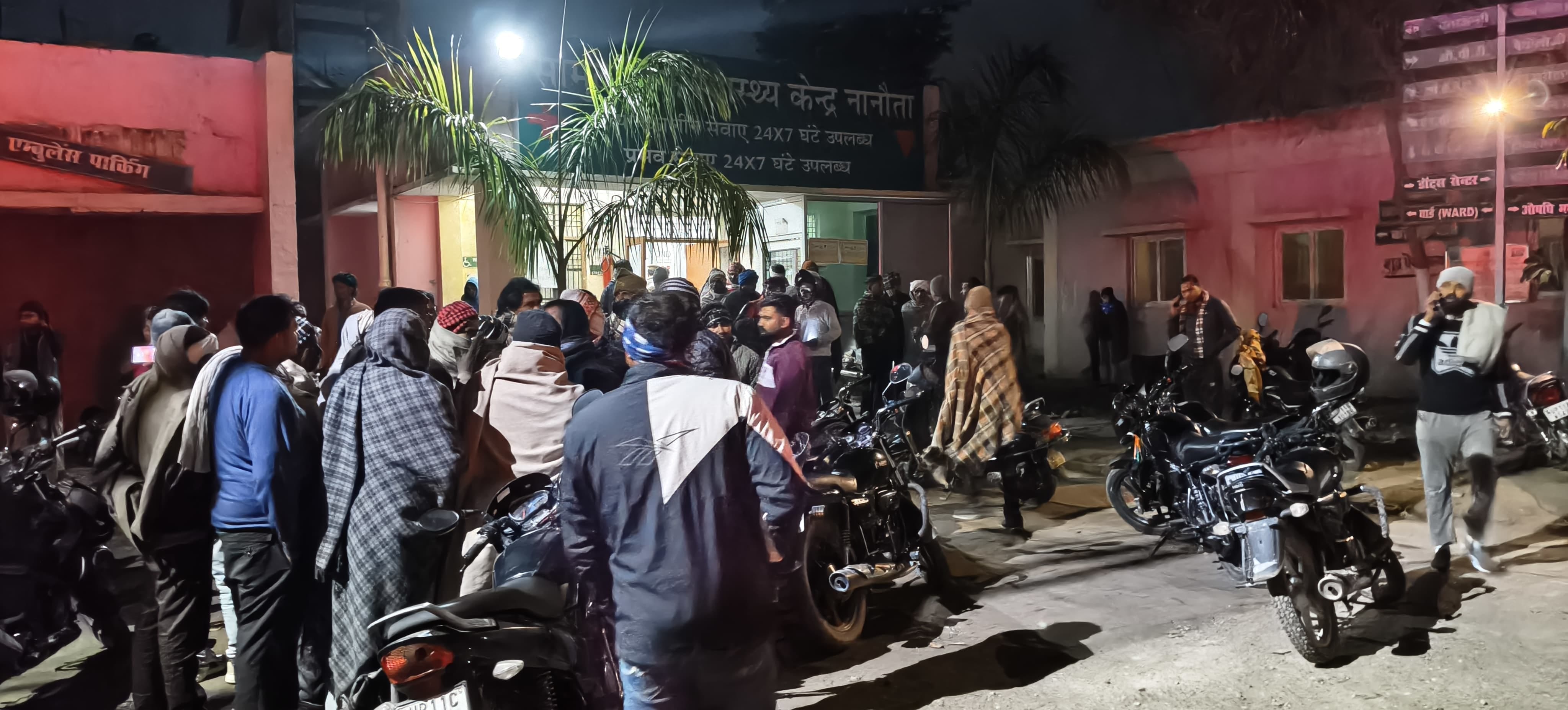 सीएचसी नानौता पर भर्ती घायल सोनू। संवाद