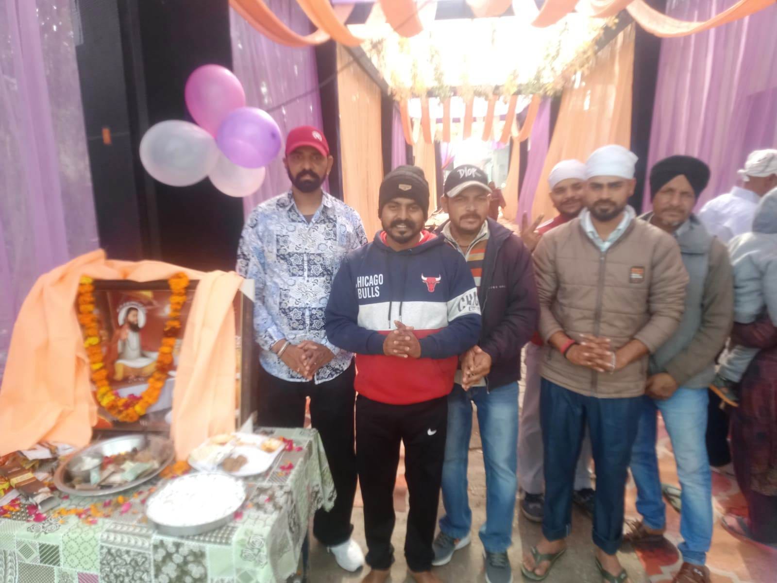 शहजादपुर के पथरेड़ी गांव में आयोजित कार्यक्रम में मौजूद गणमान्य। प्रवक्ता शहजादपुर के पथरेड़ी गांव में आयोजित कार्यक्रम में मौजूद गणमान्य। प्रवक्ता