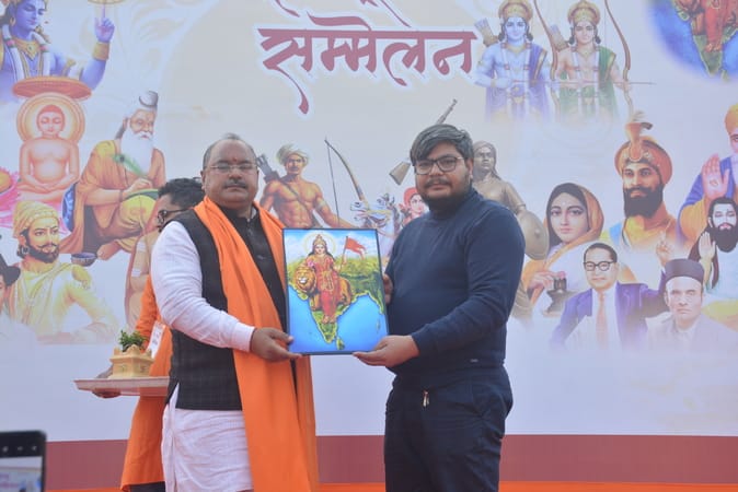 शहर के अलग-अलग इलाकों में रविवार को हिंदू सम्मेलन हुआ। शहर के अलग-अलग इलाकों में रविवार को हिंदू सम्मेलन हुआ।