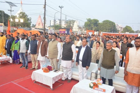 शहर के अलग-अलग इलाकों में रविवार को हिंदू सम्मेलन हुआ। शहर के अलग-अलग इलाकों में रविवार को हिंदू सम्मेलन हुआ।