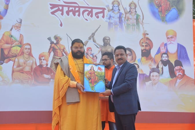 शहर के अलग-अलग इलाकों में रविवार को हिंदू सम्मेलन हुआ। शहर के अलग-अलग इलाकों में रविवार को हिंदू सम्मेलन हुआ।