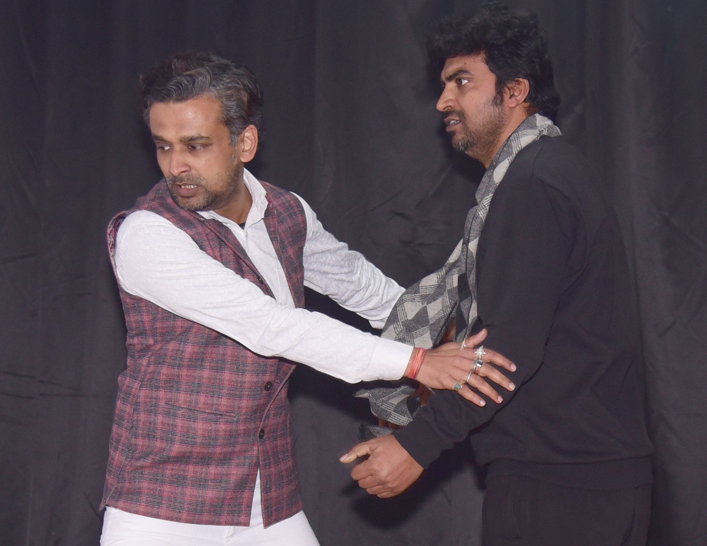 तीन दिवसीय नाट्य महोत्सव के अंतिम दिन रविवार को कैसरबाग स्थित इप्टा प्रेक्षागृह में नाटक मरणोपर तीन दिवसीय नाट्य महोत्सव के अंतिम दिन रविवार को कैसरबाग स्थित इप्टा प्रेक्षागृह में नाटक मरणोपर