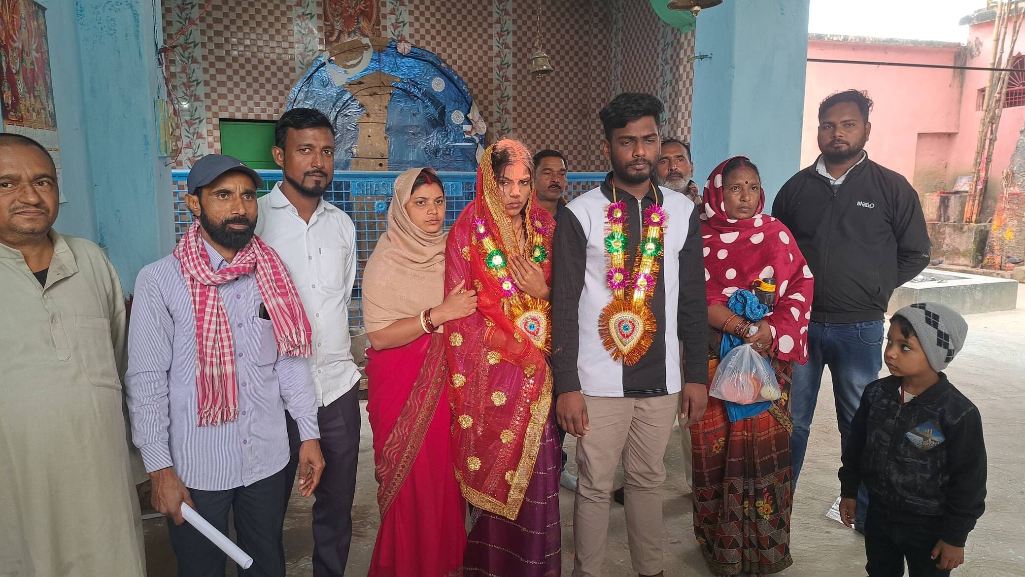 थाना परिसर में  प्रेमी युगल का शादी