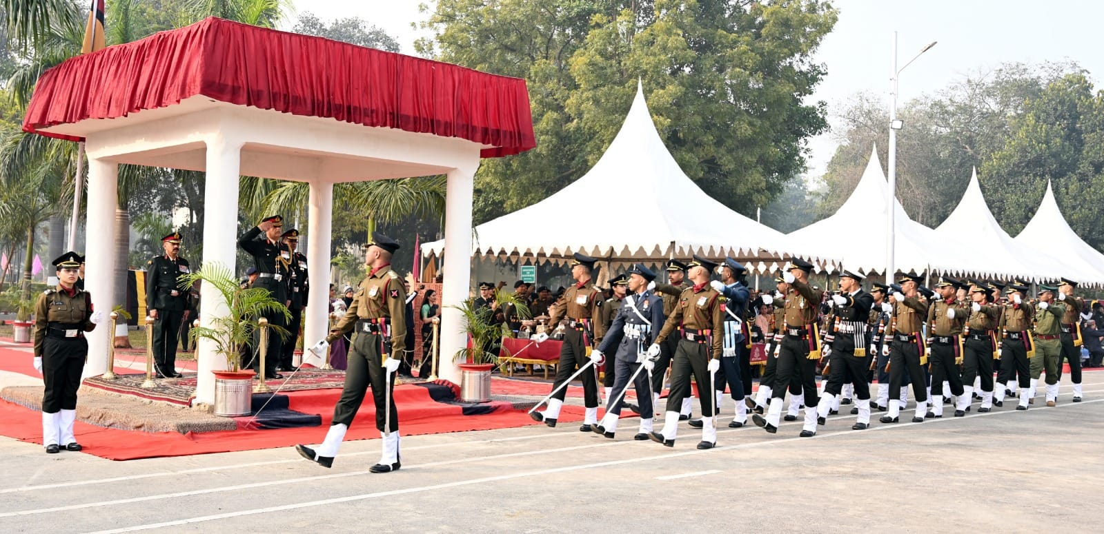 आर्मी मेडिकल कोर सेंटर एवं कॉलेज में हुई परेड। आर्मी मेडिकल कोर सेंटर एवं कॉलेज में हुई परेड।