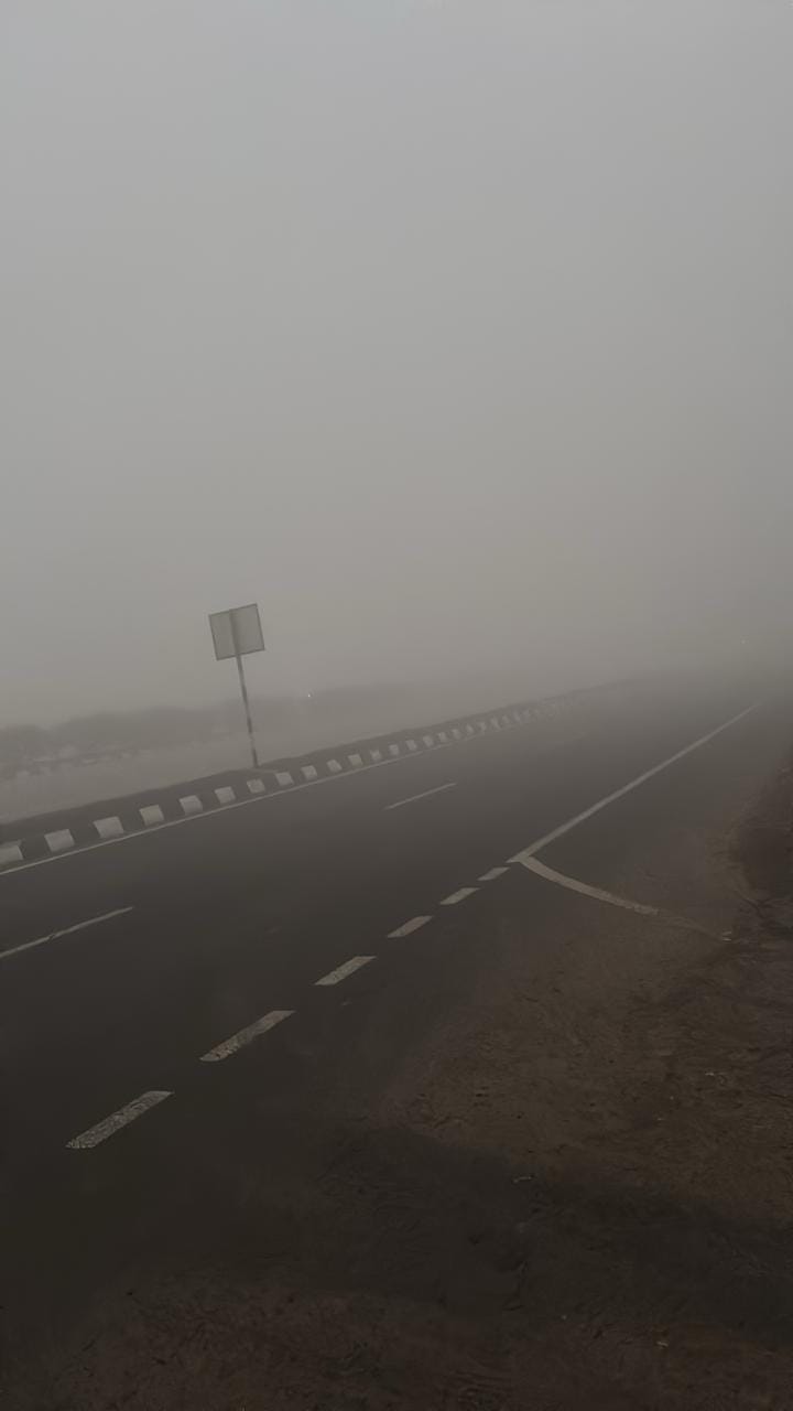 फोटो :: सोनीपत के गांव राई के पास नेशनल हाईवे-44 के संपर्क मार्ग पर सोमवार रात साढ़े दस बजे छाया फोटो :: सोनीपत के गांव राई के पास नेशनल हाईवे-44 के संपर्क मार्ग पर सोमवार रात साढ़े दस बजे छाया
