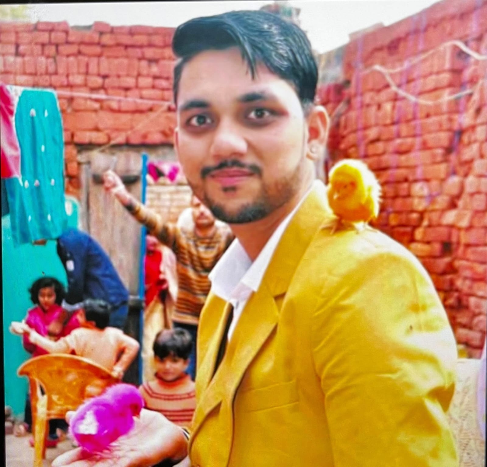 घटनास्थल पर रखा सचिन का बैग। घटनास्थल पर रखा सचिन का बैग।