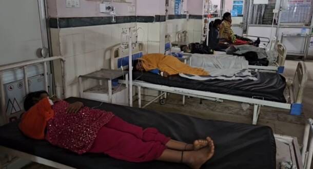 मंडला में मासूम की भूल से ज़हरीला हुआ पानी, एक परिवार के 10 लोग अस्पताल में भर्ती