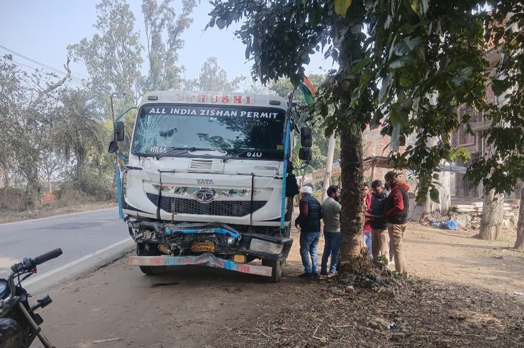 नूरपुर। रूट्स इंटरनेशनल स्कूल की दुर्घटनाग्रस्त बस व घायल बच्चे नूरपुर। रूट्स इंटरनेशनल स्कूल की दुर्घटनाग्रस्त बस व घायल बच्चे
