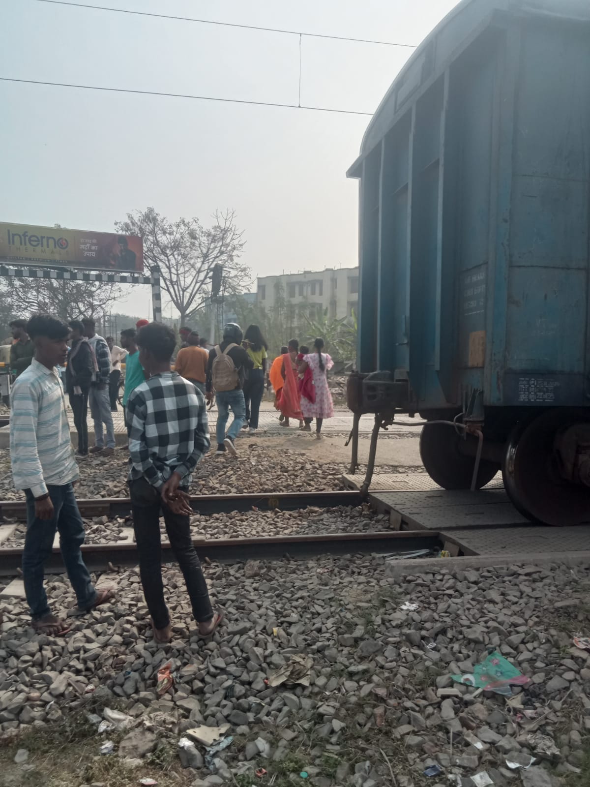 दो भागों में बटा ट्रेन