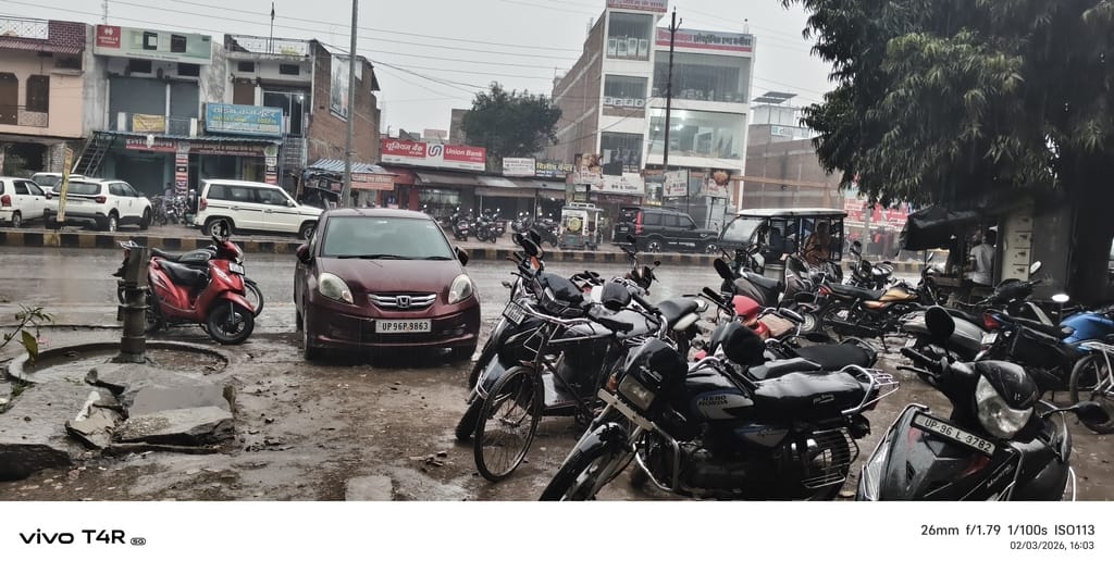 03 सीकेटीपी-06-सोनेपुर गांव में तेज हवा व बारिश से गिरी गेहूं की फसल। संवाद