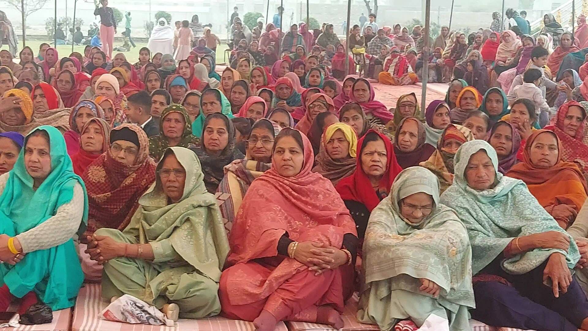 03जेएनडी10: कथावचन करते हुए कथावाचक। संवाद।