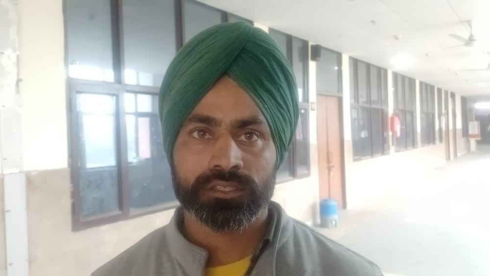 अंबाला शहर स्थित पटवारखाने में धरने पर बैठे जिला के पटवारी ओर कानूनगो। प्रवक्ता अंबाला शहर स्थित पटवारखाने में धरने पर बैठे जिला के पटवारी ओर कानूनगो। प्रवक्ता