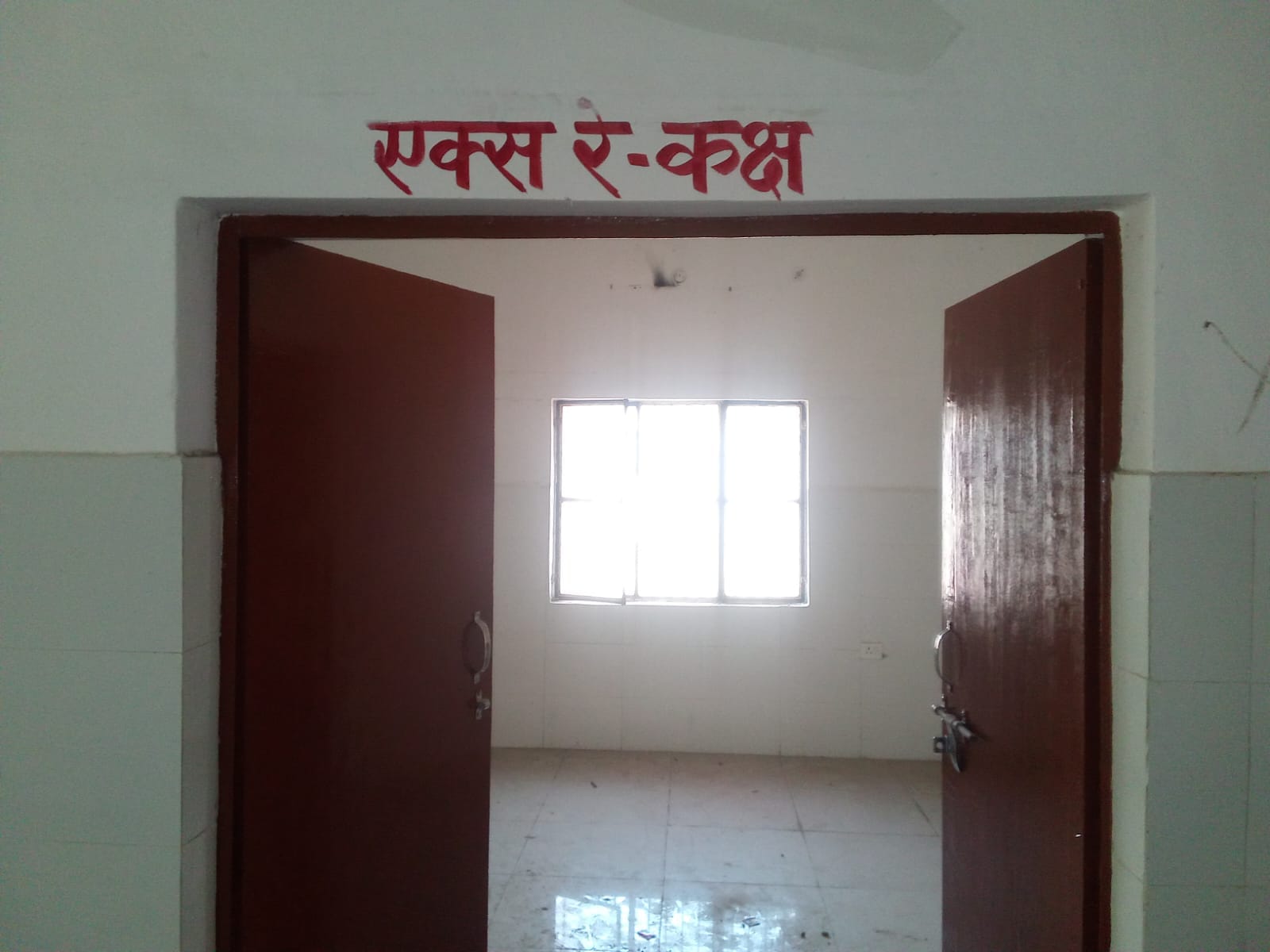 फोटो-18-ट्रॉमा सेंटर का बंद गेट। संवाद फोटो-18-ट्रॉमा सेंटर का बंद गेट। संवाद