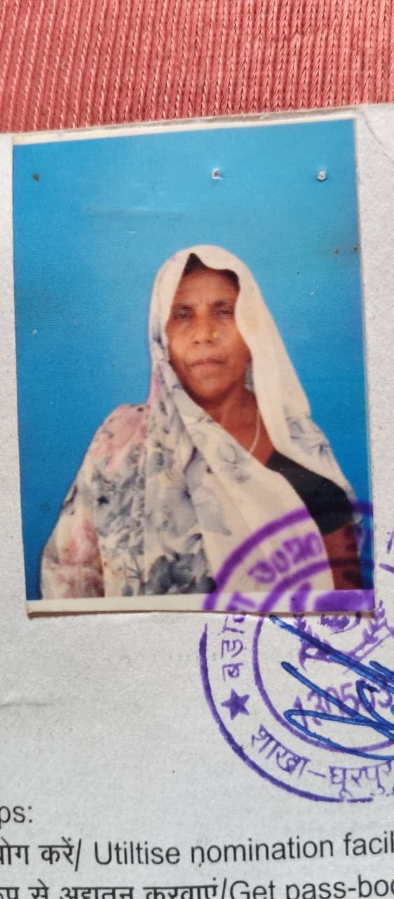 घूरपुर। घटनास्थल पर जुटी लोगों की भीड़