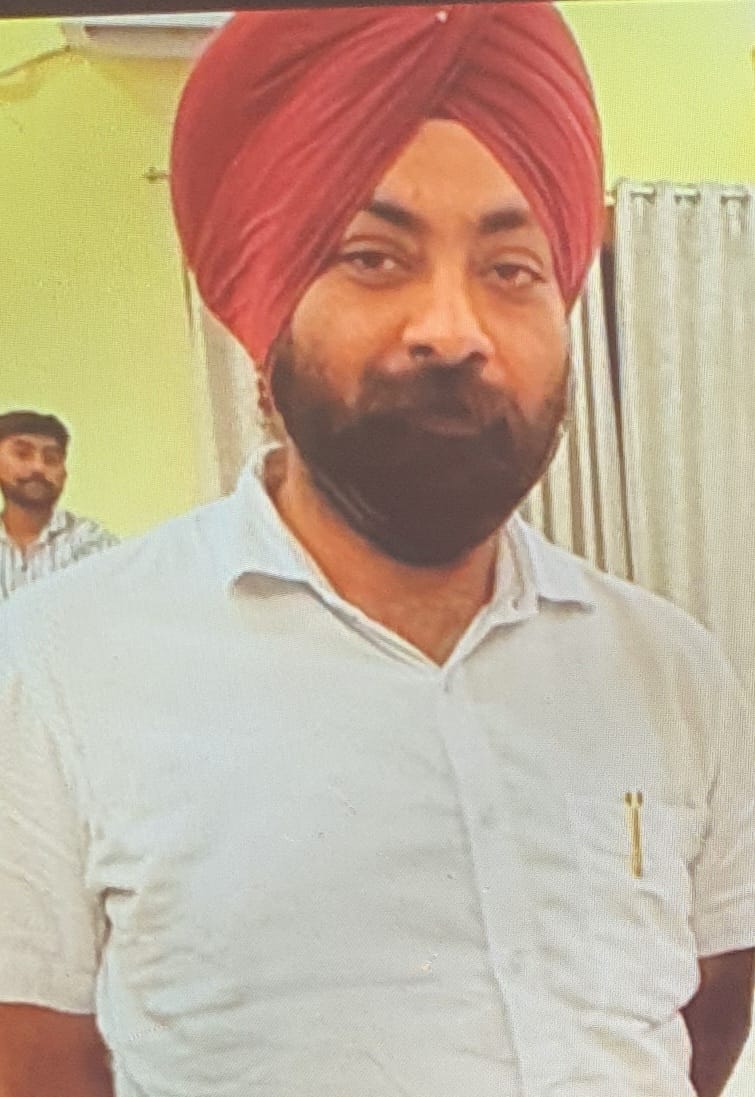 सहारनपुर में बीएलओ की हार्ट अटैक से मौत के बाद जिला अस्पताल पर गमजदा भाई