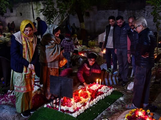 शब-ए-बरात पर गुनाहों की मांगी माफी, पुरखों को किया याद