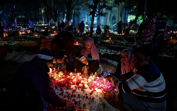 शब-ए-बरात पर गुनाहों की मांगी माफी, पुरखों को किया याद