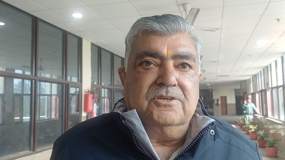 अंबाला छावनी में पटवारखाने पर लटक रहे ताले। संवाद अंबाला छावनी में पटवारखाने पर लटक रहे ताले। संवाद