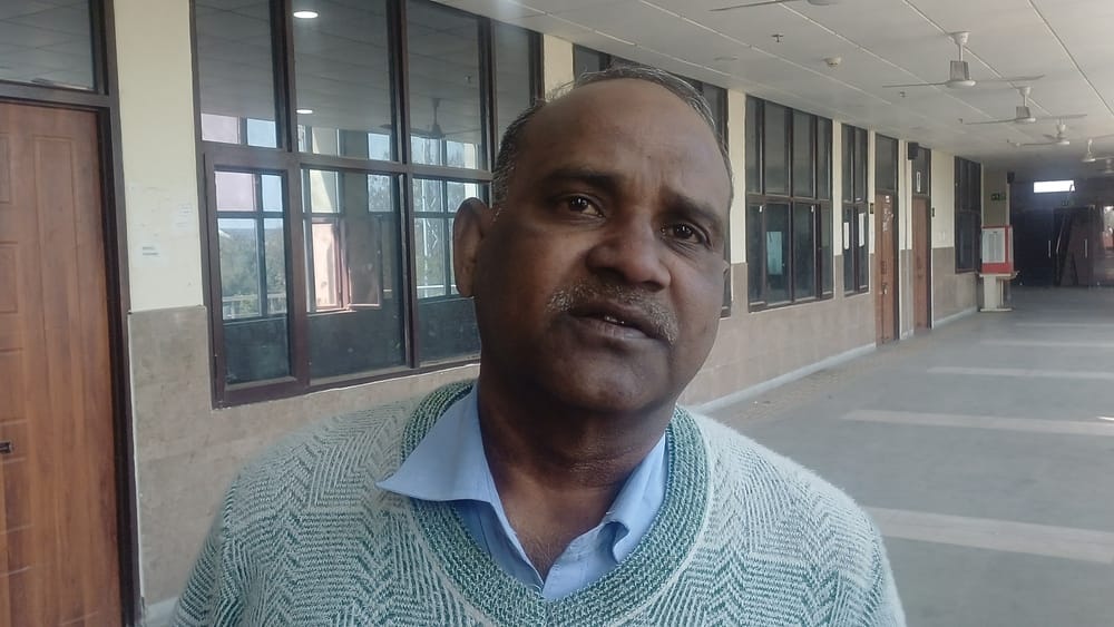 अंबाला छावनी में पटवारखाने पर लटक रहे ताले। संवाद अंबाला छावनी में पटवारखाने पर लटक रहे ताले। संवाद