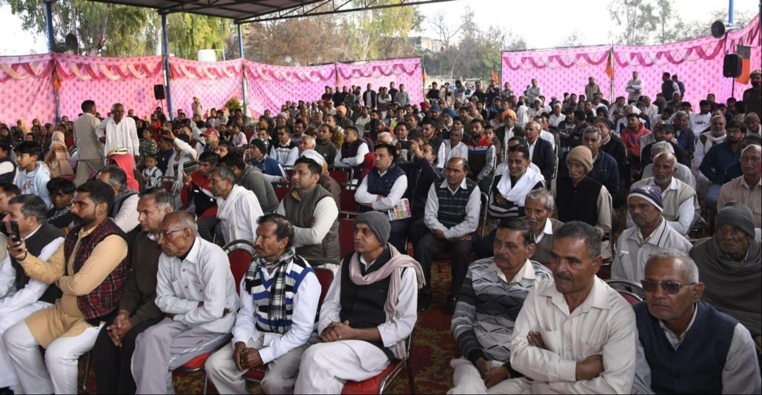 बाबैन। कार्यक्रम के दौरान जनसभा को संबोधित करते मुख्यमंत्री नायब सिंह सैनी। संवाद