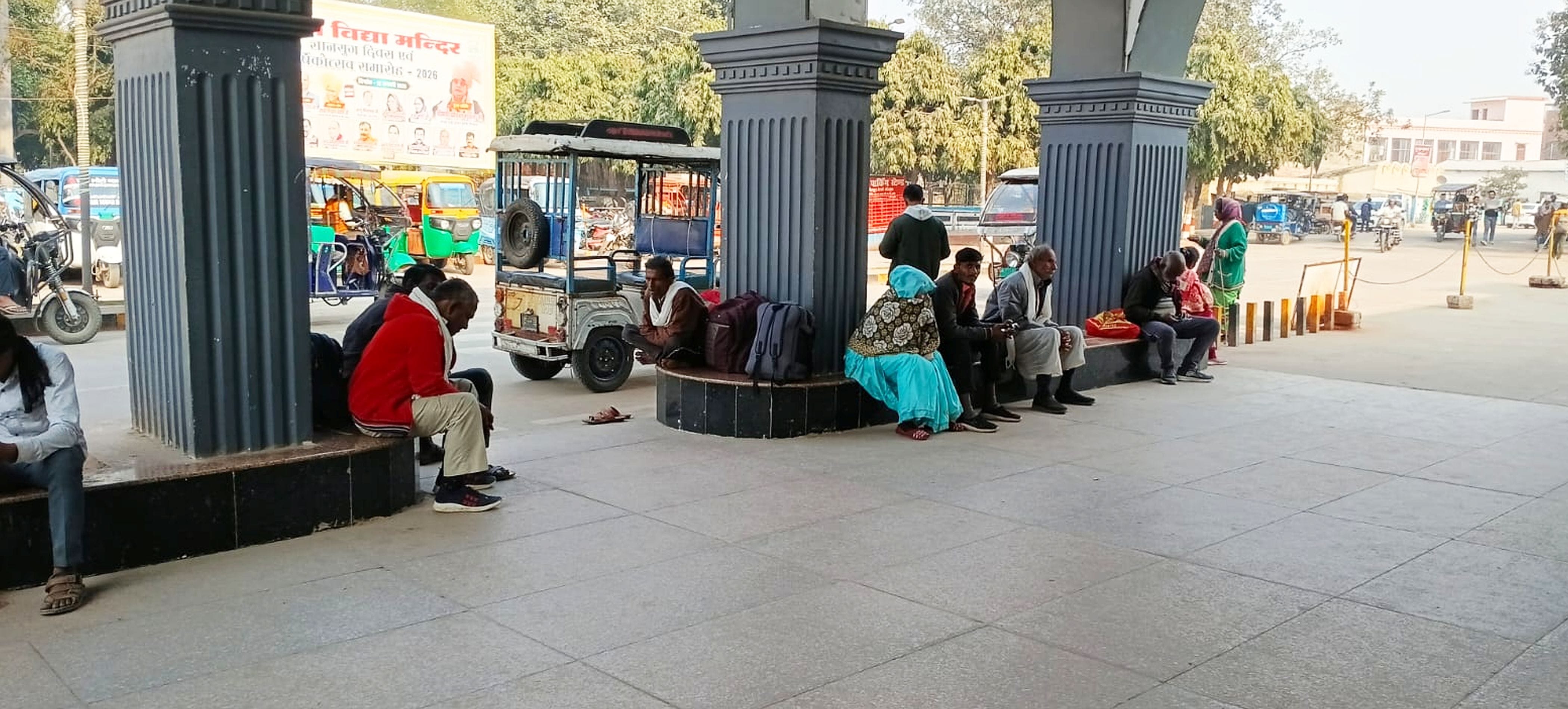 फोटो-06-फतेहपुर रेलवे स्टेशन का प्रवेश द्वार। संवाद फोटो-06-फतेहपुर रेलवे स्टेशन का प्रवेश द्वार। संवाद