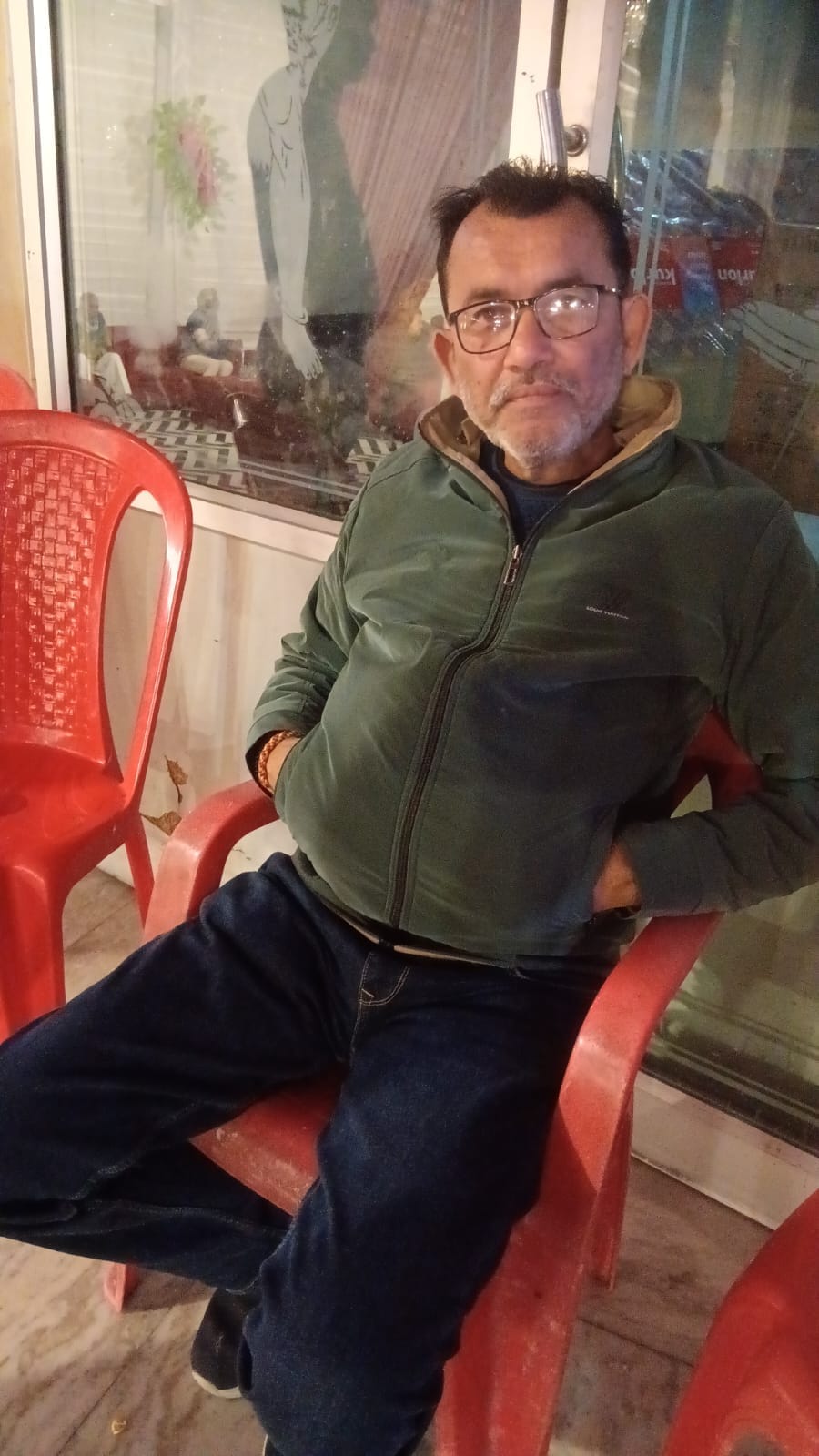 फोटो - 30 पुल को बंद करने को सफाई करती जेसीबी। संवाद