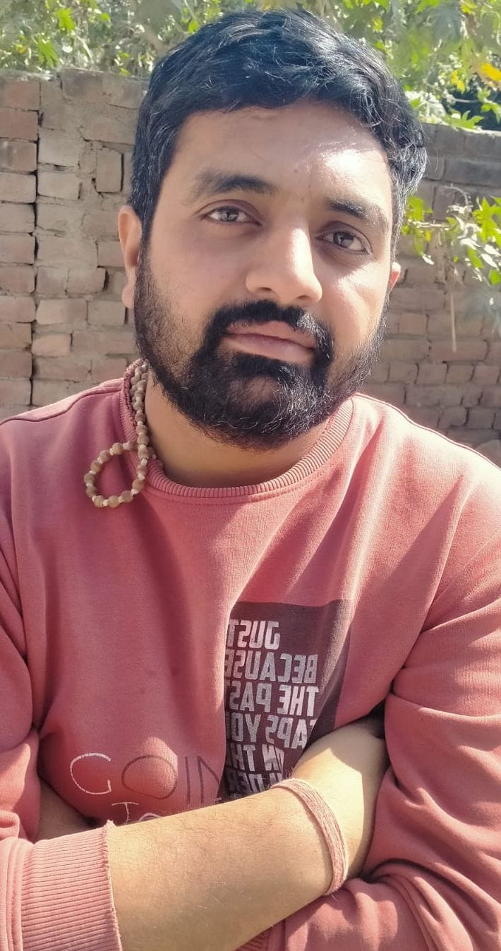 फोटो संख्या:60- मसानी चौक के नजदीक बदहाल मार्ग से निकली रोड़िया---संवाद फोटो संख्या:60- मसानी चौक के नजदीक बदहाल मार्ग से निकली रोड़िया---संवाद