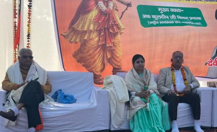 फोटो26सहावर में आयोजित हिन्दू सम्मेलन में मौजूद छात्राएं व अन्य । संवाद फोटो26सहावर में आयोजित हिन्दू सम्मेलन में मौजूद छात्राएं व अन्य । संवाद