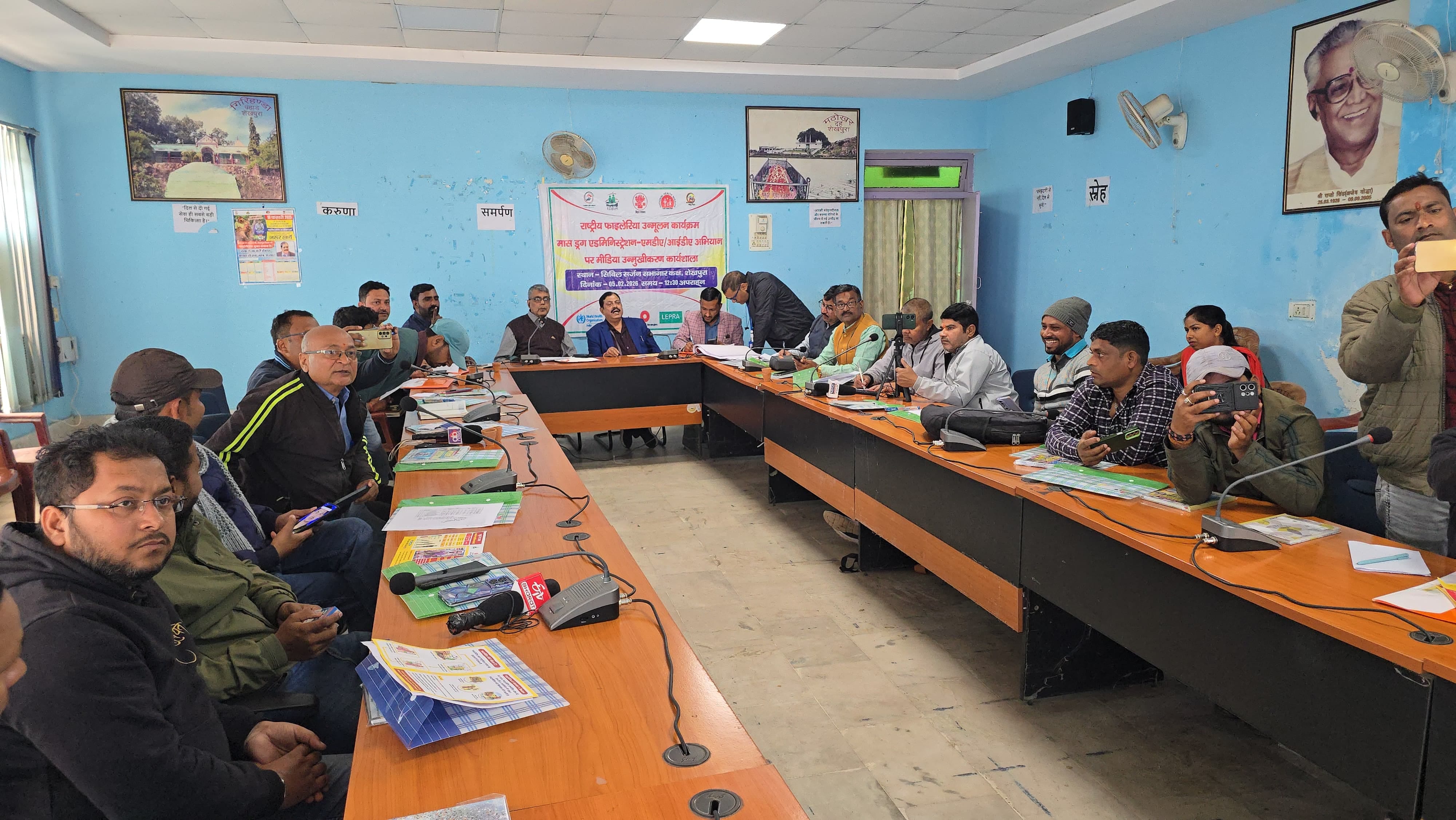 जानकारी देते स्वागत विभाग के अधिकारी