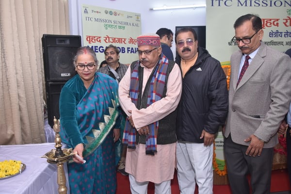 जय नारायण पीजी महाविद्यालय में आयोजित रोजगार मेले में हिस्सा लेते अभ्यर्थीी। मेले की शुरुआत मह जय नारायण पीजी महाविद्यालय में आयोजित रोजगार मेले में हिस्सा लेते अभ्यर्थीी। मेले की शुरुआत मह