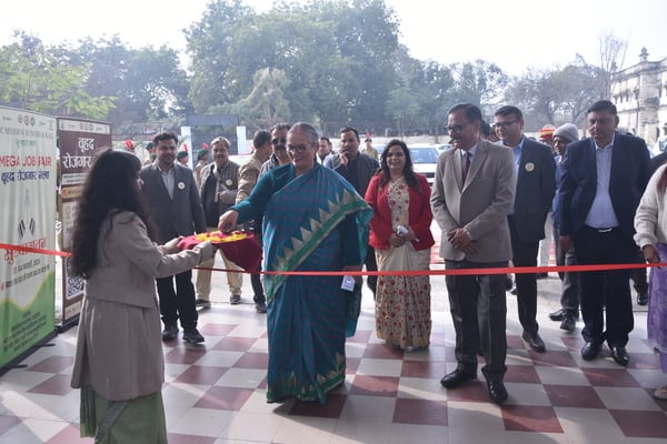 जय नारायण पीजी महाविद्यालय में आयोजित रोजगार मेले में हिस्सा लेते अभ्यर्थीी। मेले की शुरुआत मह जय नारायण पीजी महाविद्यालय में आयोजित रोजगार मेले में हिस्सा लेते अभ्यर्थीी। मेले की शुरुआत मह