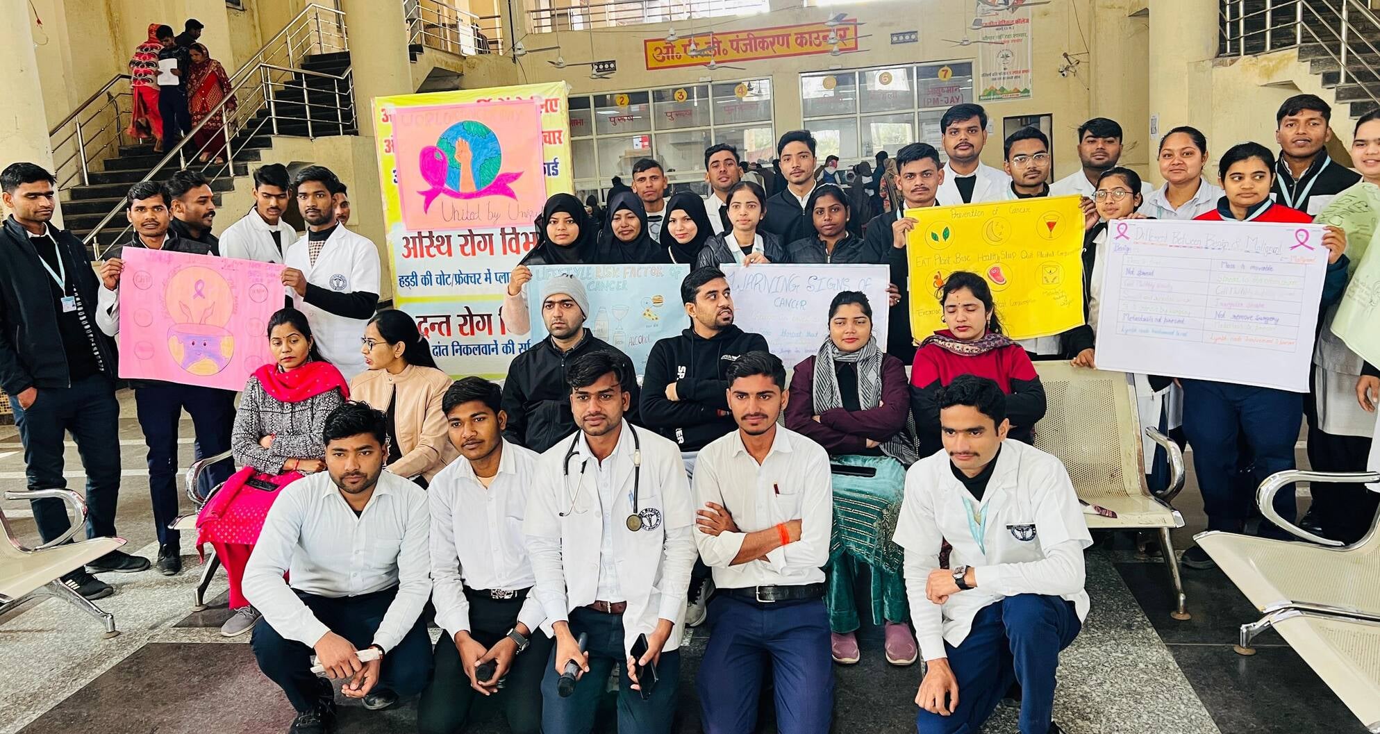 कैंसर के प्रति जागरूकता फैलाने का संकल्प लेते बिल्सी सीएचसी के कर्मचारी। संवाद कैंसर के प्रति जागरूकता फैलाने का संकल्प लेते बिल्सी सीएचसी के कर्मचारी। संवाद