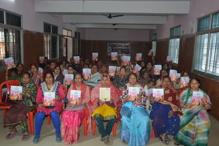 मनकामेश्वर वार्ड स्थित लंबेश्वर पार्क सामुदायिक केंद्र में अमर उजाला अपराजिता के तहत विश्व कैंस