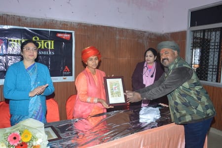 मनकामेश्वर वार्ड स्थित लंबेश्वर पार्क सामुदायिक केंद्र में अमर उजाला अपराजिता के तहत विश्व कैंस