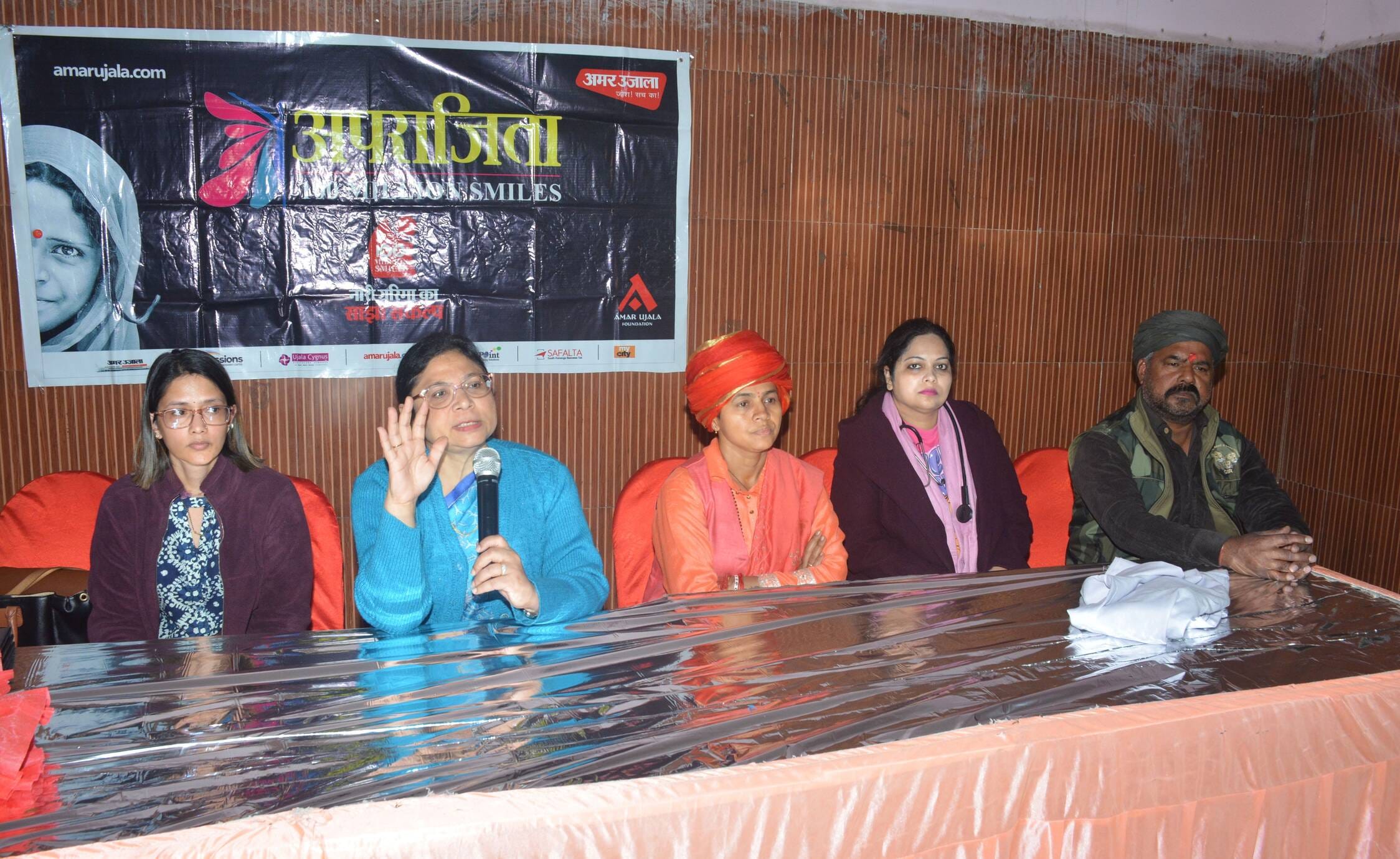 मनकामेश्वर वार्ड स्थित लंबेश्वर पार्क सामुदायिक केंद्र में अमर उजाला अपराजिता के तहत विश्व कैंस