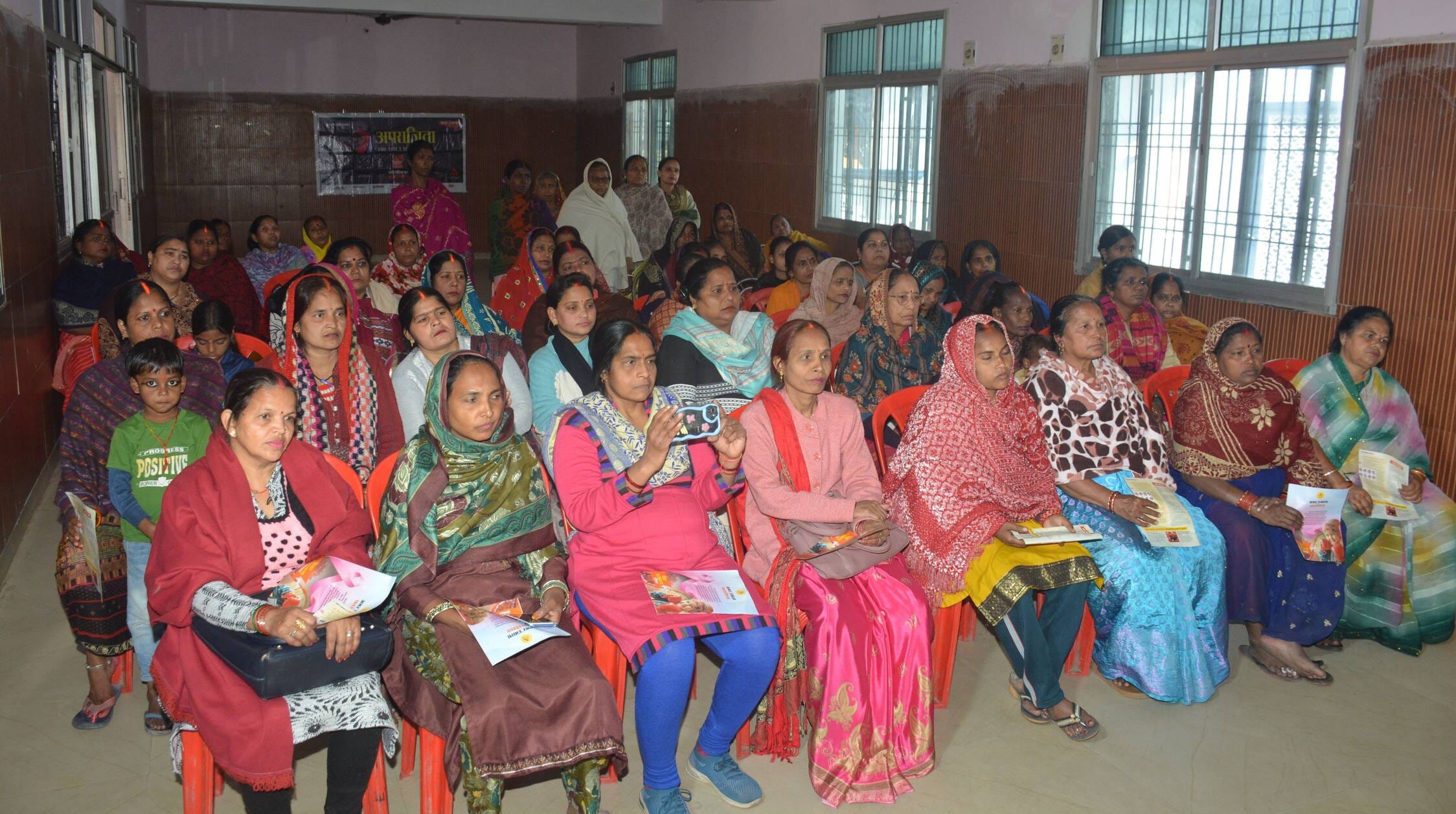 मनकामेश्वर वार्ड स्थित लंबेश्वर पार्क सामुदायिक केंद्र में अमर उजाला अपराजिता के तहत विश्व कैंस